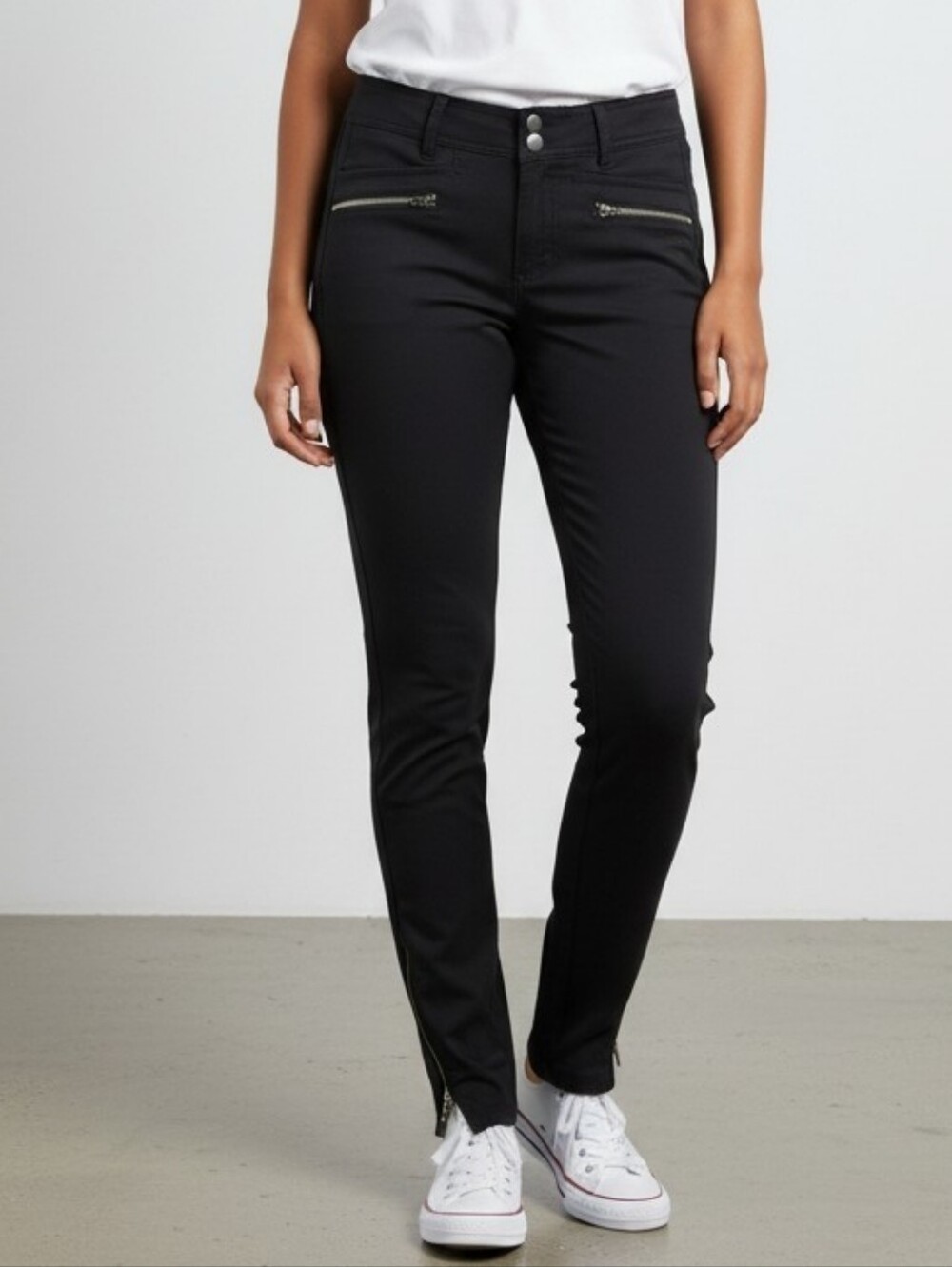 Title Nine Genie Black Active Hiking Skinny Pants with Front And Ankle Zipper 10